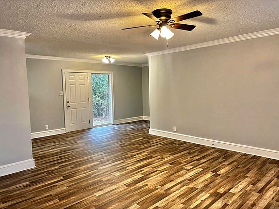 3rd image of 805 W Elm St