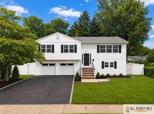 31 Shearn Dr, Middlesex, NJ 08846
