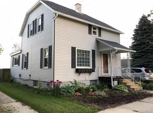 1009 16th St, Two Rivers, WI 54241