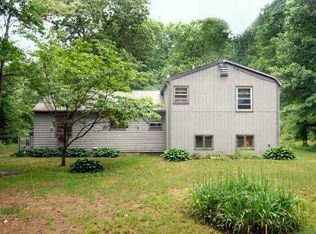 560 Log Rd, Smithfield, RI 02917