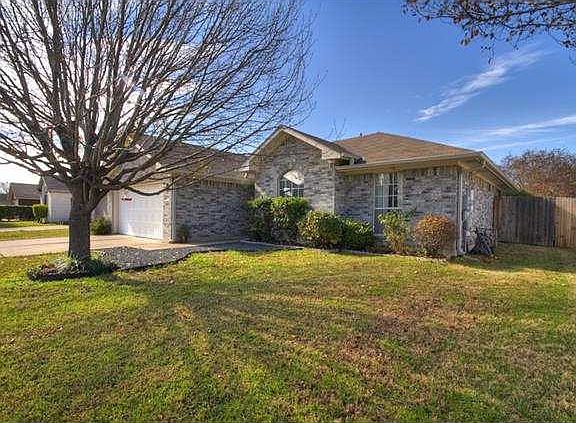 4th image of 2317 Wisteria Way