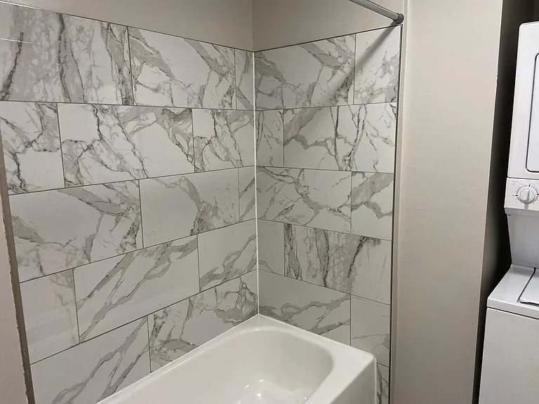 Full bathroom #1