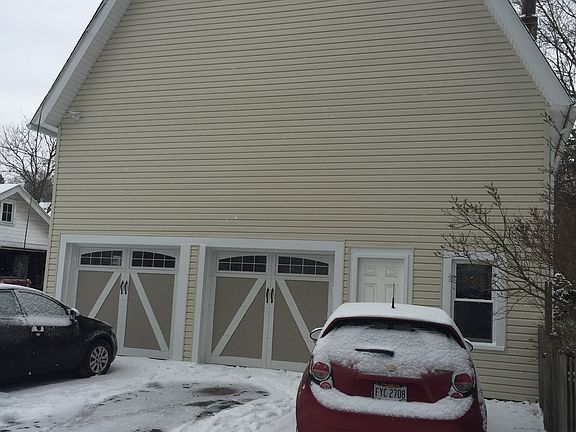 3rd image of 425 E Walnut St