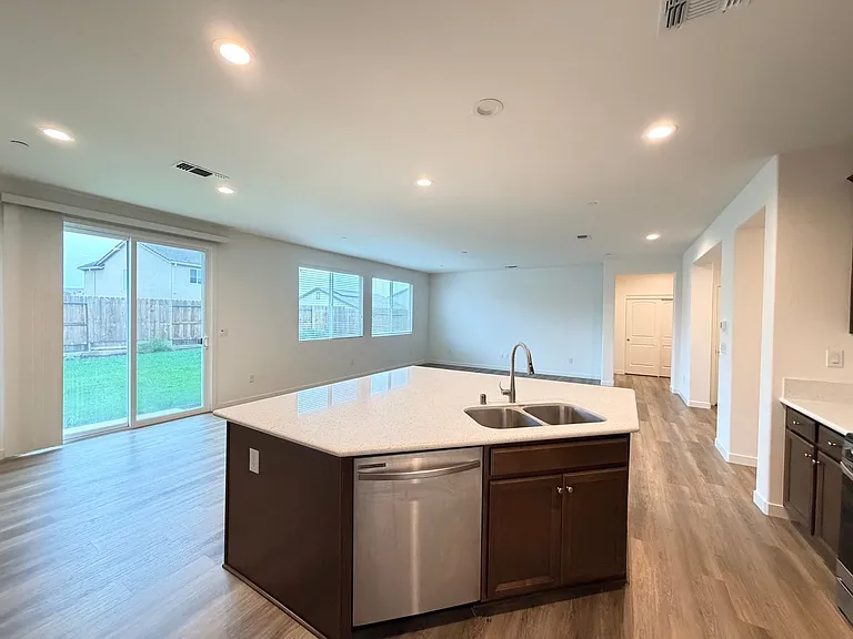1858 Morro Ct — Photo 9