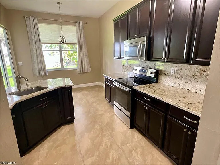 701 Meyer Dr — Photo 5