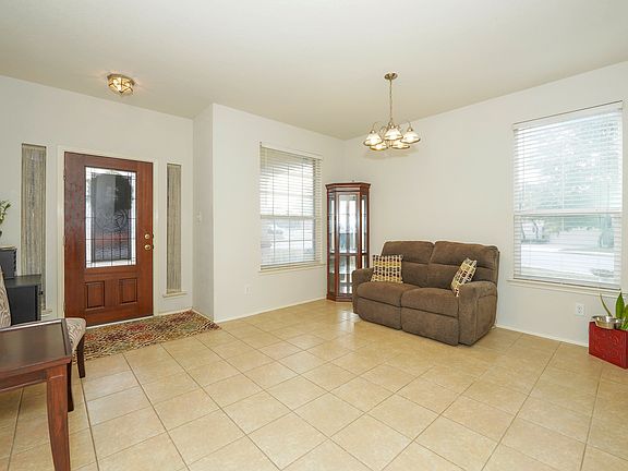 4th image of 182 Katherine Way