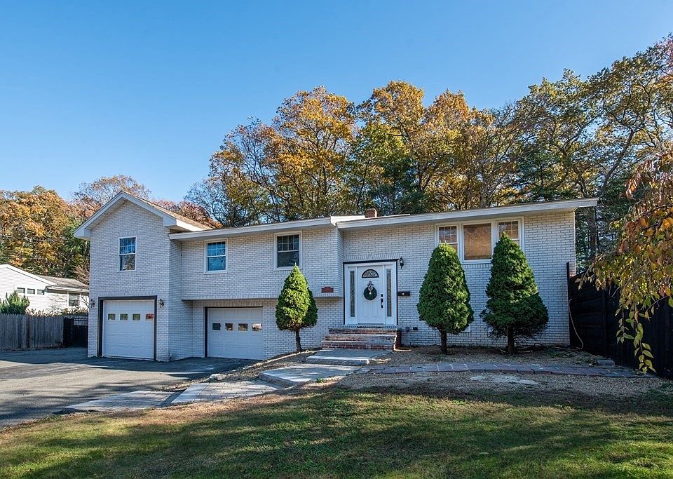 1st image of 19 Willowbrae Dr