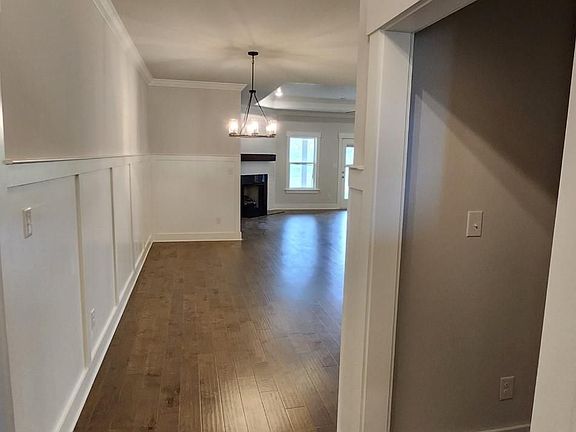3rd image of 137 Rugby Dr