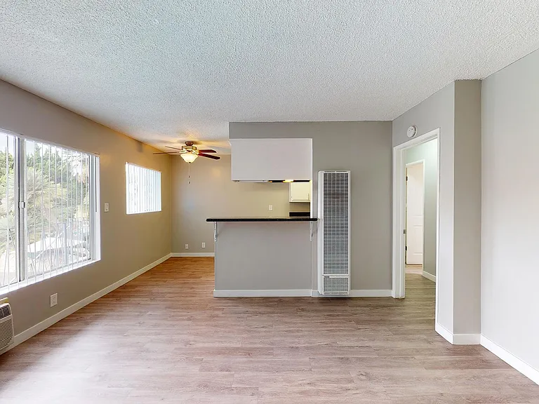 Country Club Apartments — Photo 16