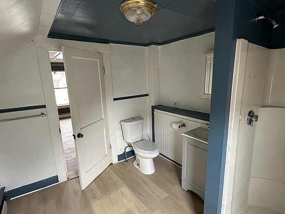 4th image of 5 Swan St #2