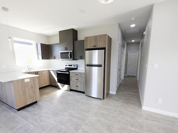 4th image of 901 Sugar Dr #2