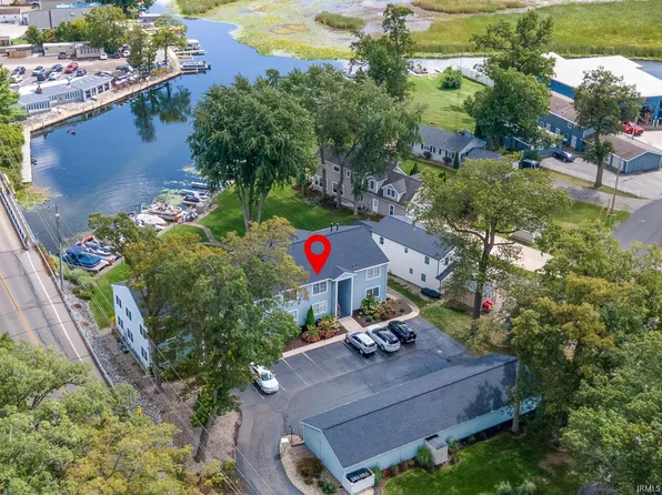 700 S Lakeside Dr APT 6, Syracuse, IN 46567