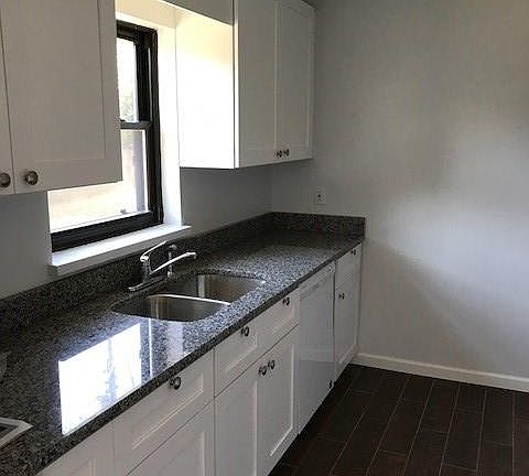 3rd image of 306 S Bromfield Rd