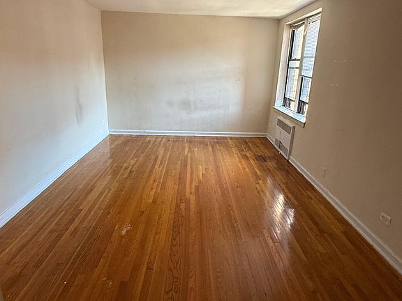 3rd image of 14055 Burden Cres APT 4G