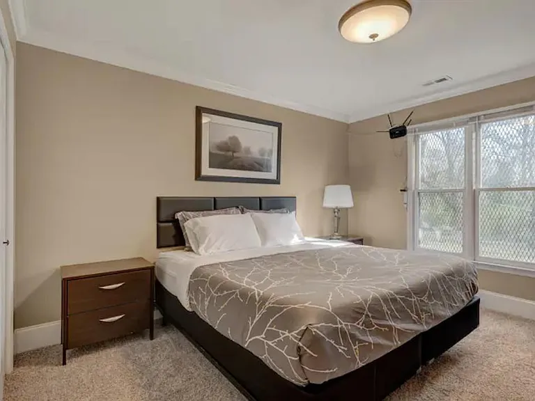 2225 Summit St #3 — Photo 9