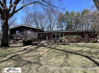1449 Reauville Dr, Saint Louis, MO 63122