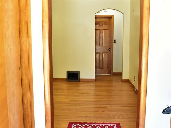 3rd image of 4913 Illinois St