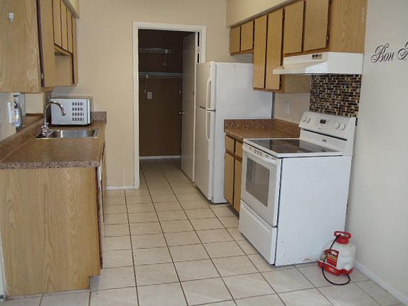 3rd image of 4029 NW Cinnamon Cir