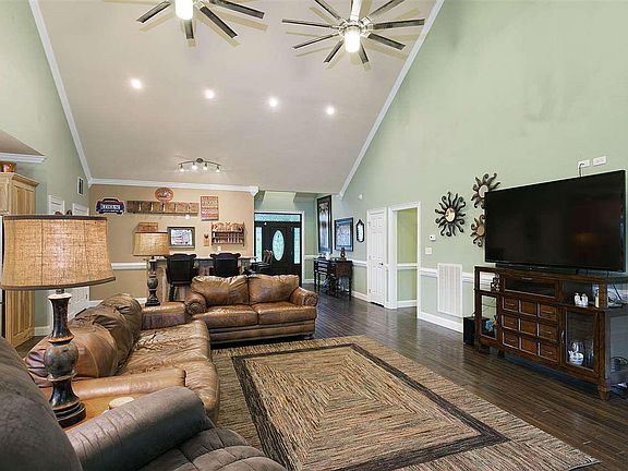 5th image of 131 Brittney Ln