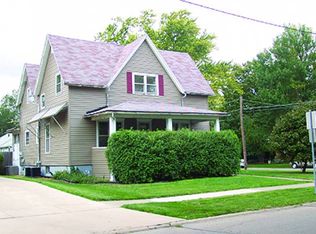 303 1/2 S 10th St, Dekalb, IL 60115