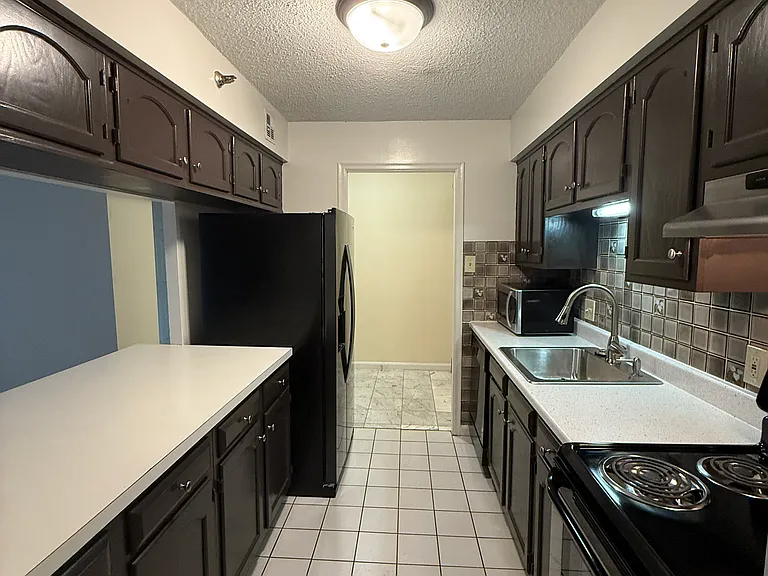 1301 N Courthouse Rd #910 — Photo 11