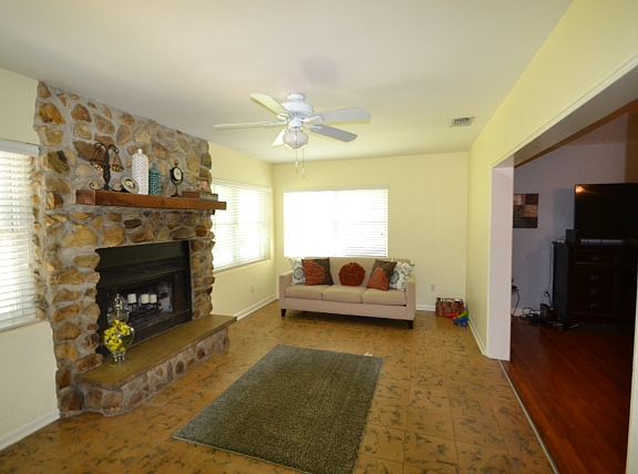 3rd image of 1021 W Smith St