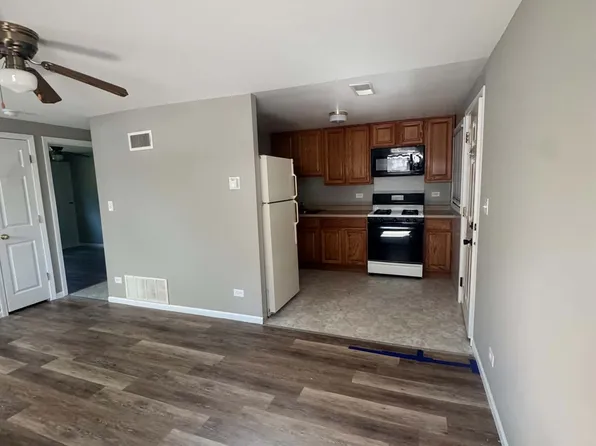 509 Maple Ave APT 7A, Carpentersville, IL 60110