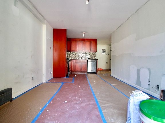 4th image of 19-42 77th St #1FLRR