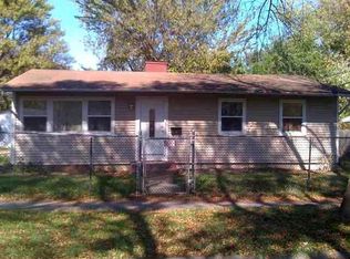 2010 W Pacific Ave, Waukegan, IL 60085