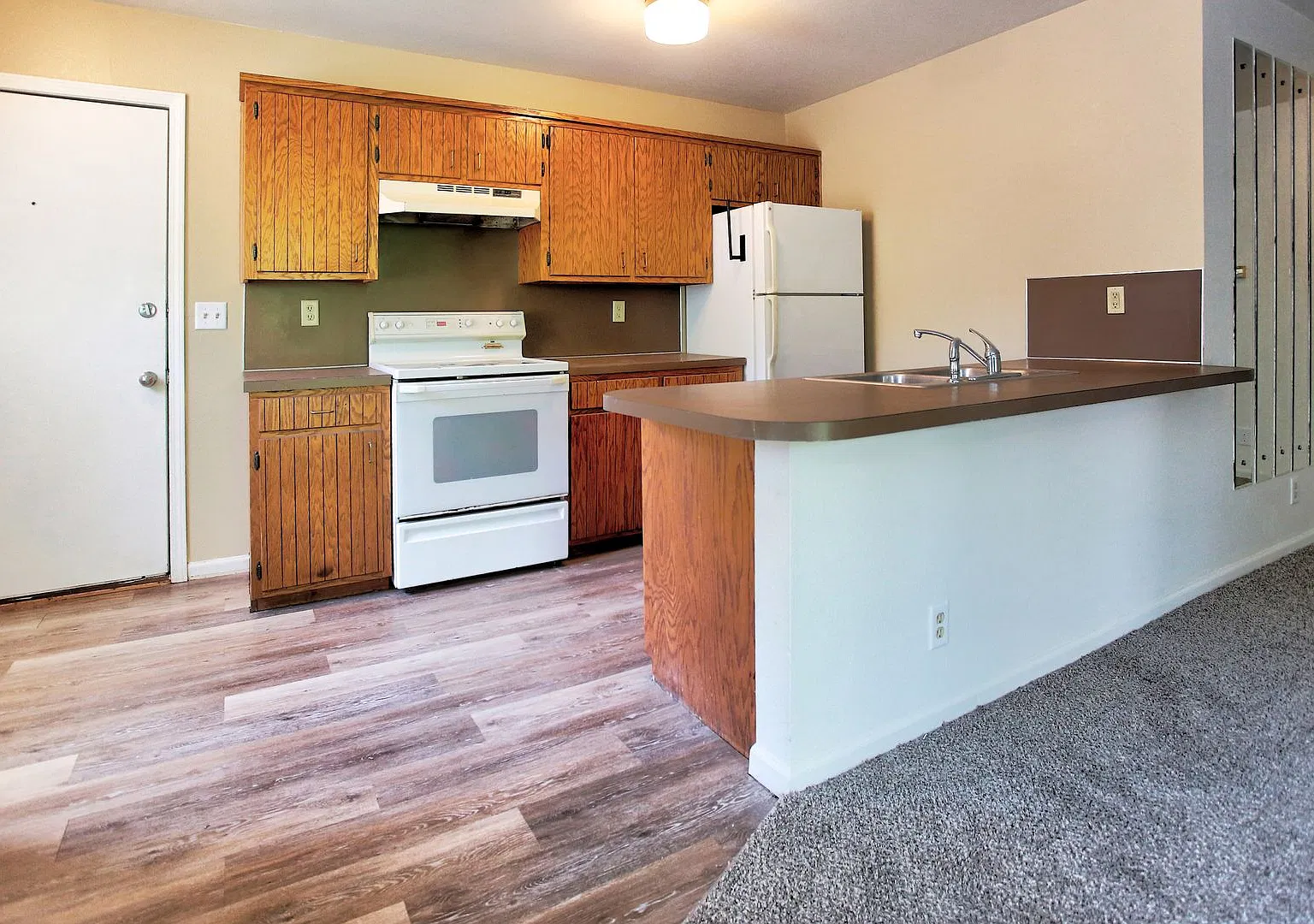 Holland Northside 2 Bed 1 Bath — Photo 4