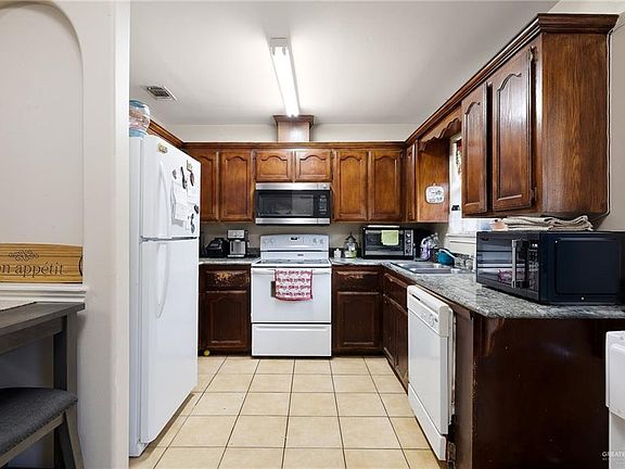 5th image of 2509 Cervantes Ave