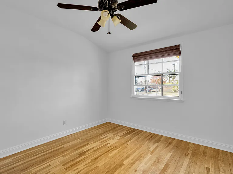 7716 Teesdale Ave — Photo 12