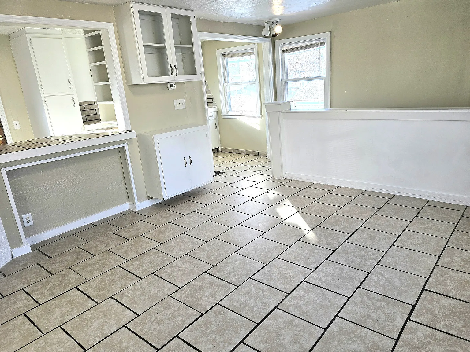 3 bed, 1300 sqft, $1,150 — Photo 3