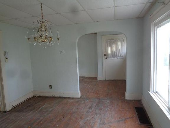 5th image of 13605 Benwood Ave