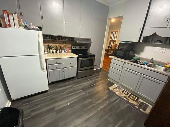 3rd image of 437 Clarendon St