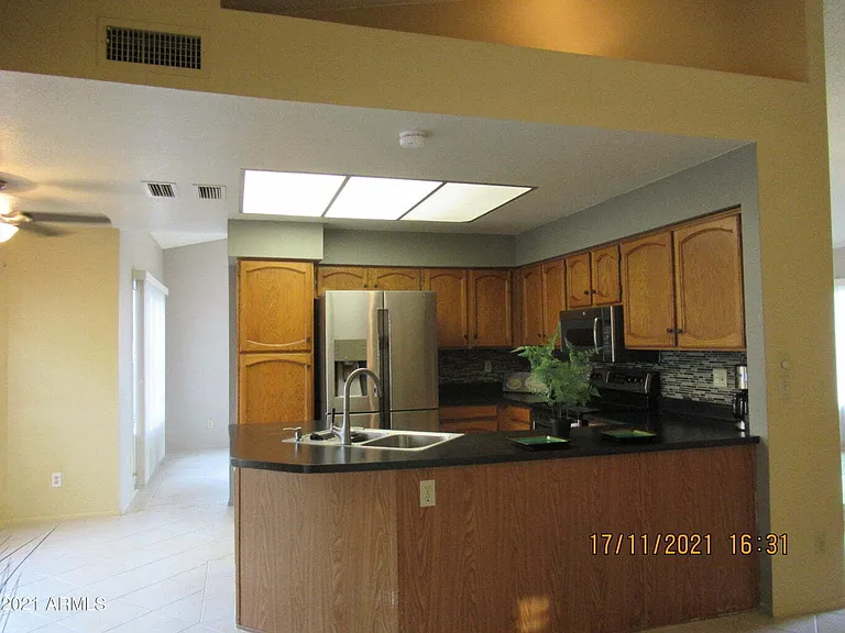 2324 W Highland Ct — Photo 11