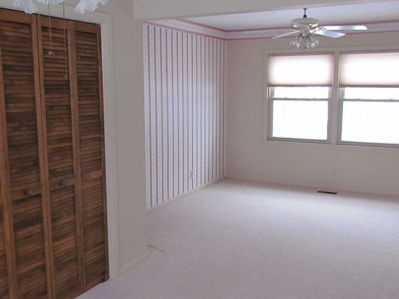 5th image of 8007 Park View Blvd