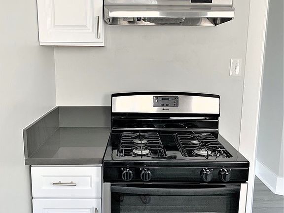 5th image of 1332 Stanley Ave #1334