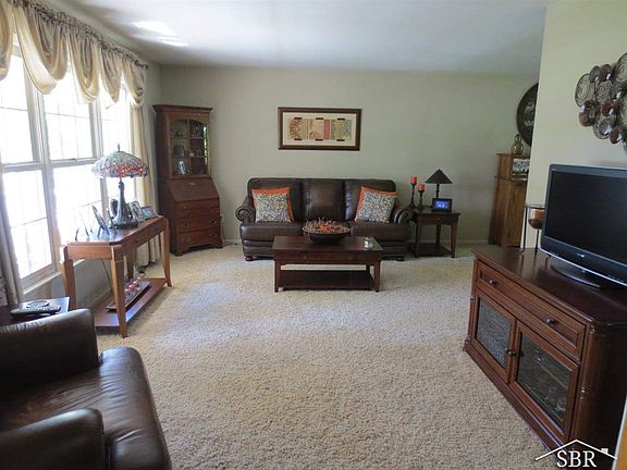 2nd image of 3322 Arbutus Dr