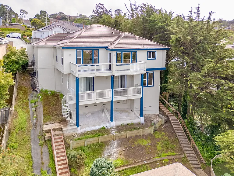 386 Goodwin Dr — Photo 3