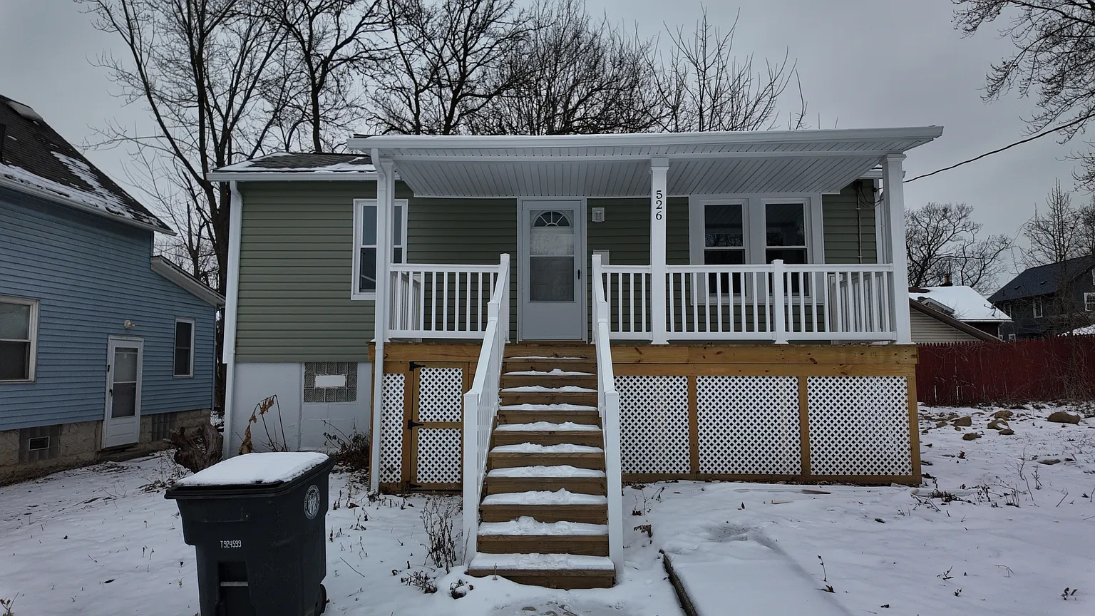 526 Gridley Ave photo 1