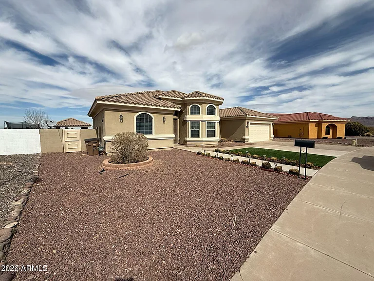 2932 E Acacia Ct — Photo 1