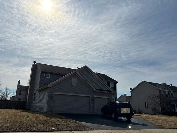 3rd image of 822 Hampton Ln