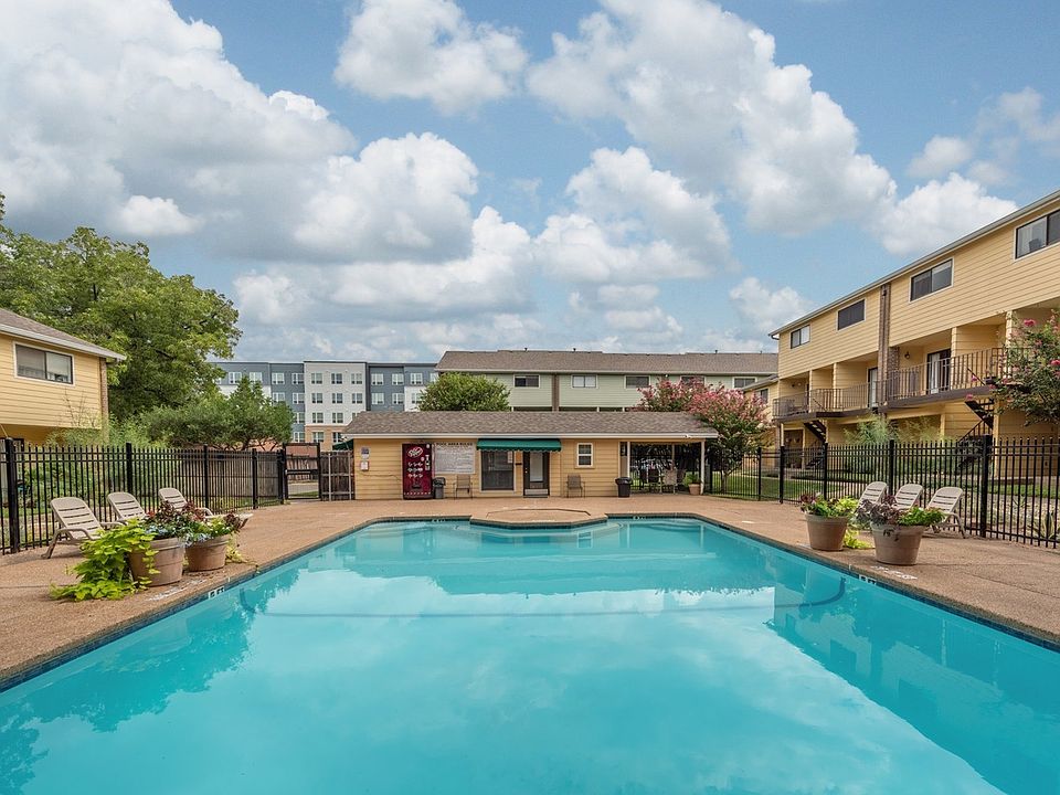 The Bruin Resort Style Pool