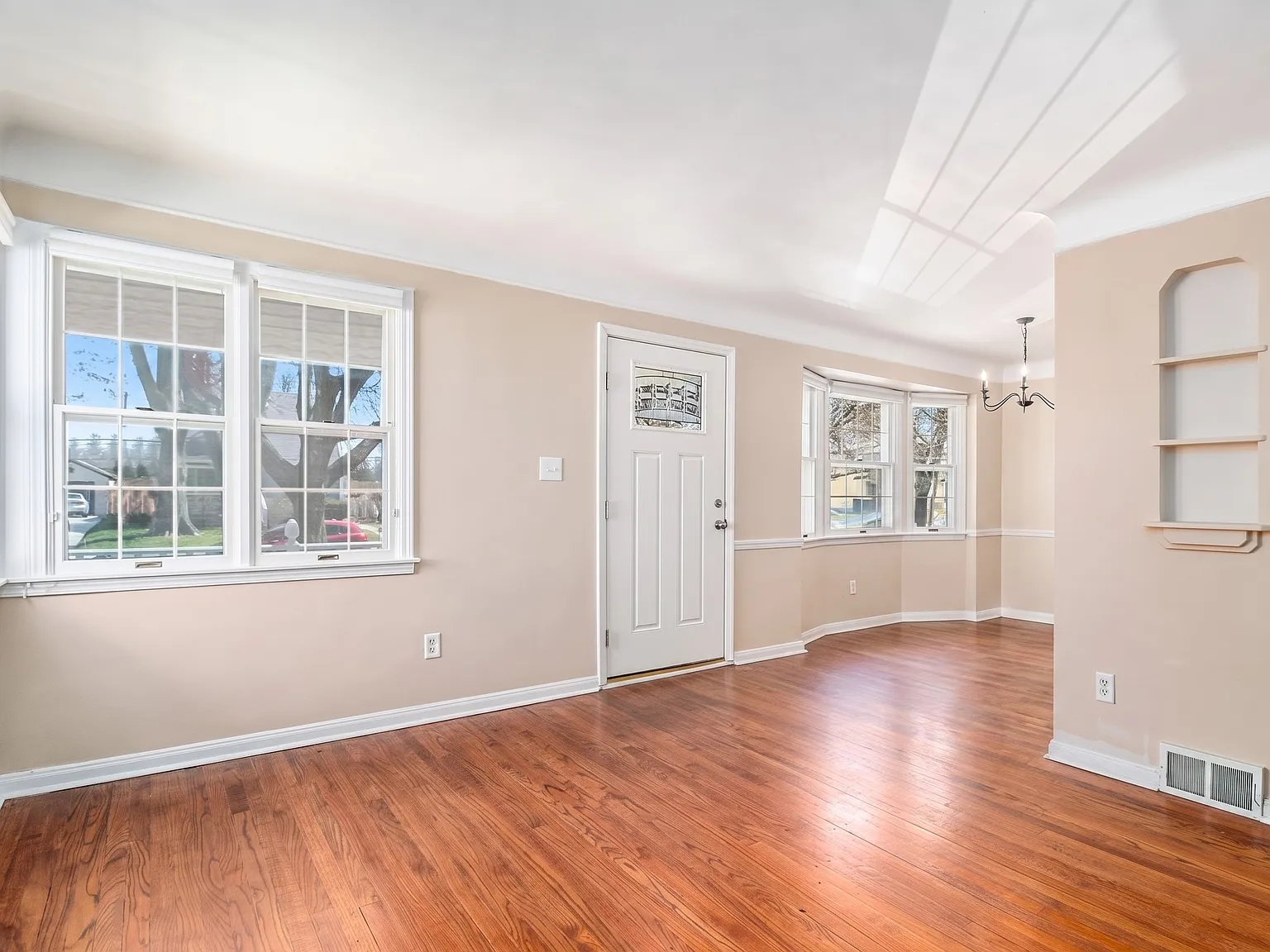 3 bed, 1332 sqft, $2,500 — Photo 4