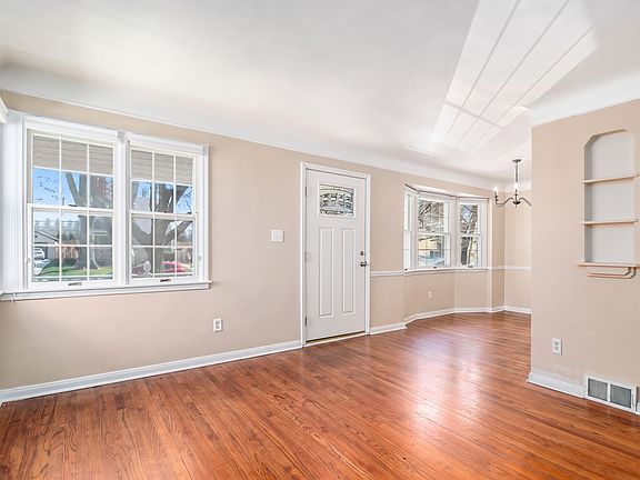 4th image of 633 N Dorchester Ave