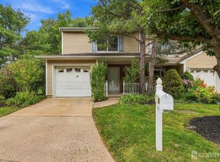 20 Parkside Dr, Spotswood, NJ 08884