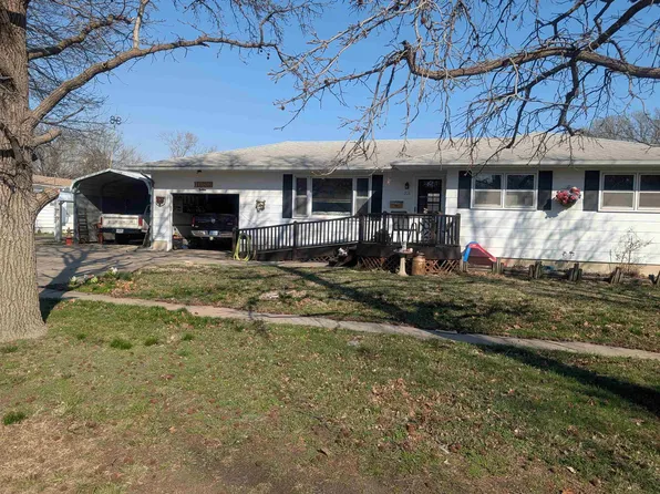 208 S Cedar St, Hillsboro, KS 67063