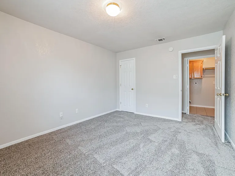 319 Cedar Ridge Dr #B — Photo 14