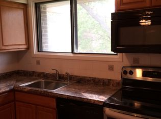 320 Greenbriar Rd APT 2B, Glen Ellyn, IL 60137